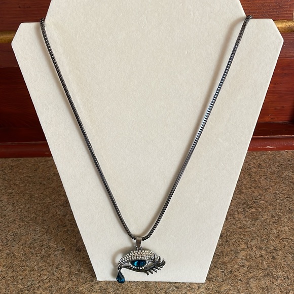 Fashion Jewelry Beautiful Blue Eyed Beauty 14” Chain 2” Pendant - Picture 4 of 5